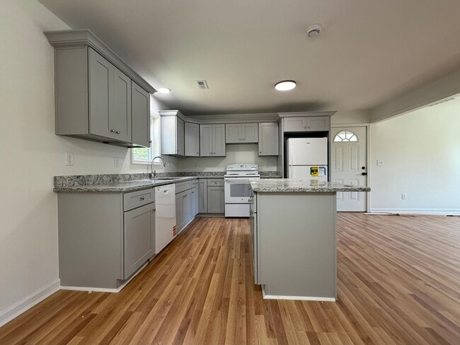 Building Photo - 3 bed/2 bath rental in Norwood