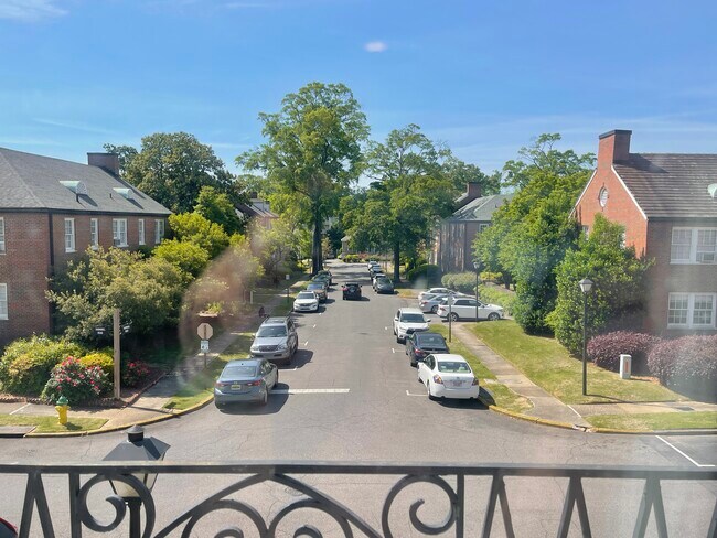 Thornhill Road - 2850 Fairway Dr