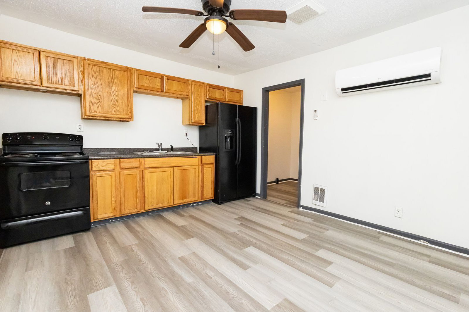Building Photo - 1412 E 49th St