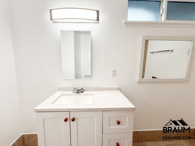 Building Photo - 5131 Buffalo Ave