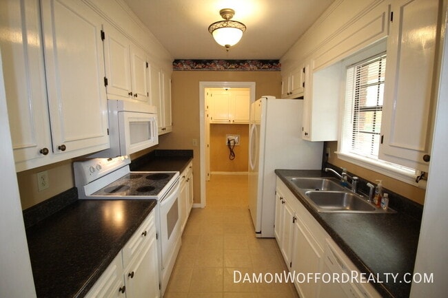 Building Photo - 308 Longmeadow Ct N
