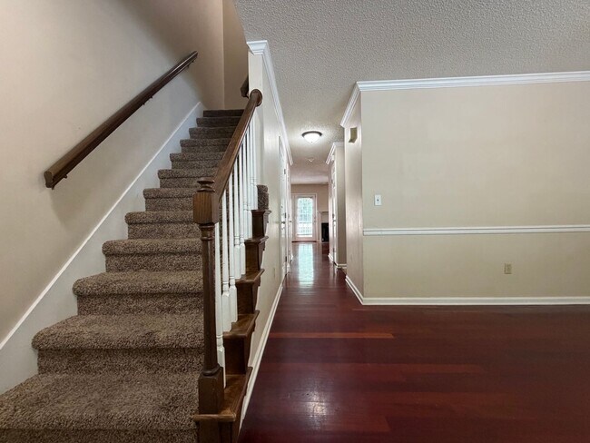 Building Photo - 3 or 4 Bedroom / 3.5 Bath Condo Kingsport, TN 37663