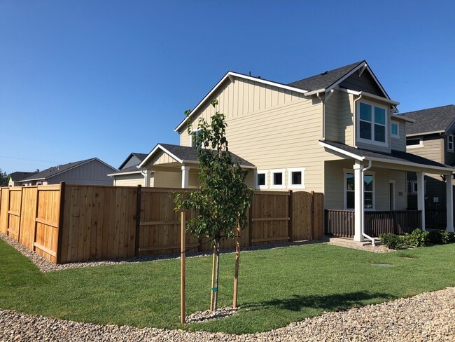 Building Photo - Beautiful newer 4 bedroom house in Coburg!