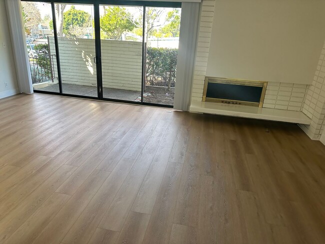 Building Photo - 7700 Pso Del Rey