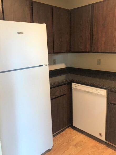 Building Photo - 2355 Chalet Gardens Rd