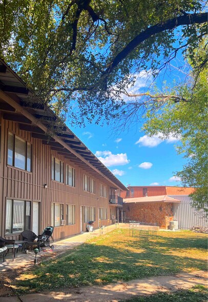 Building Photo - 401 Buchanan Dr