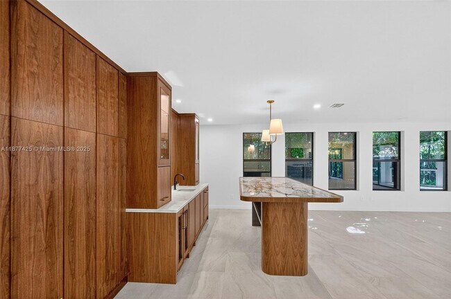 Building Photo - 2330 Overbrook St