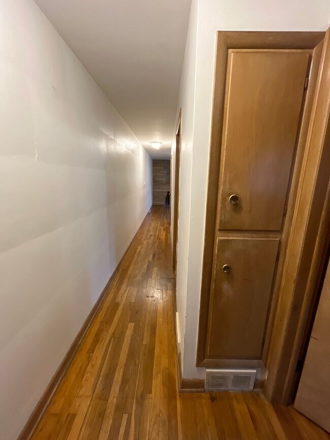 Building Photo - 781-783 S Kellner Rd