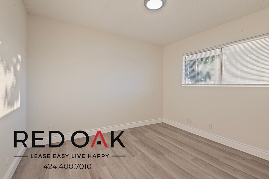 Building Photo - 10920 Ramona Blvd