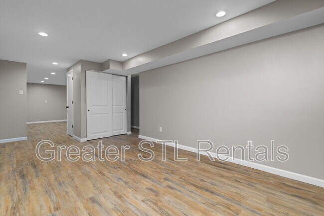 Building Photo - 702 Boca Chica Dr