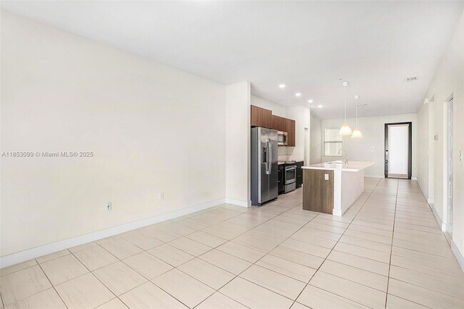 Building Photo - 7865 NW 104th Ave