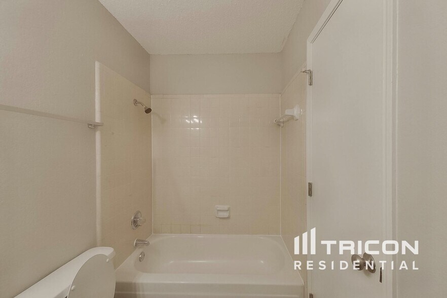 Building Photo - 6217 Old Mill Cir