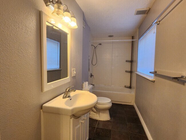 Building Photo - 938 E 25 S