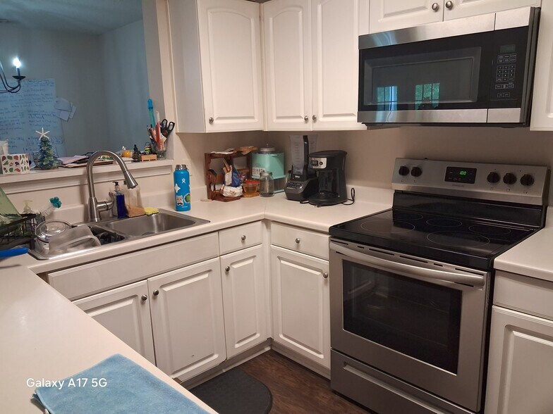 Newly refaced base cabinets - 100 Kensington Blvd