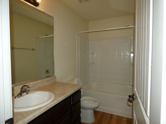 Building Photo - Charming 3-Bedroom Home