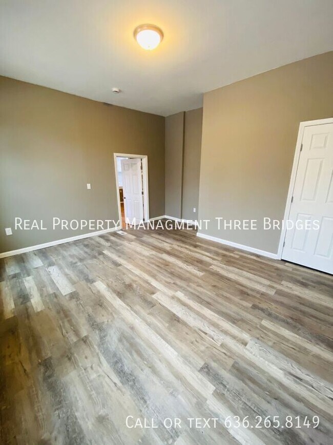 Building Photo - Spacious Ferguson 4 Bedroom 2 Bath Home