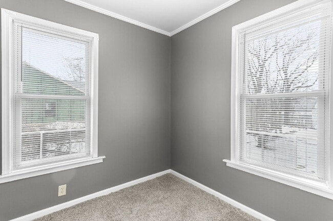 Building Photo - 1308 Kinyon St