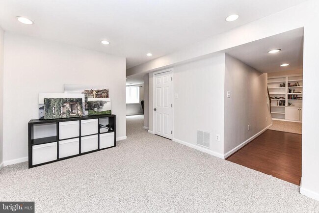 Building Photo - 12696 Kettering Dr