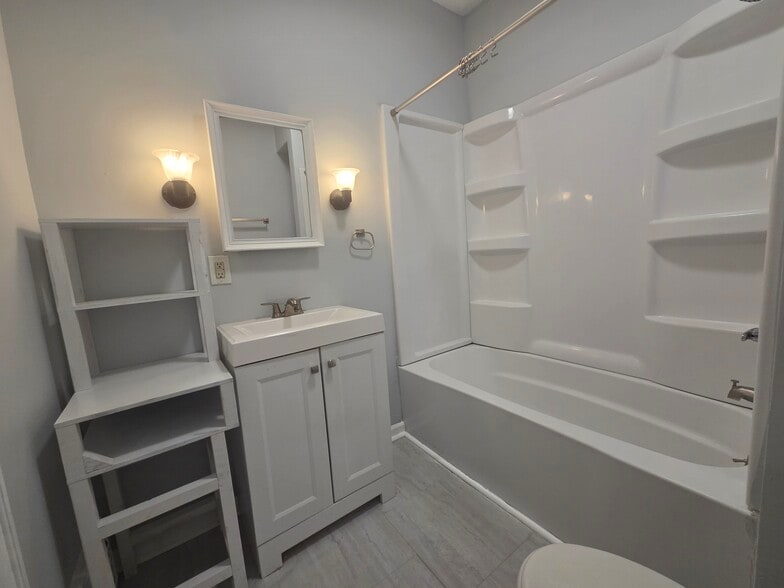 Bathroom - 1708 Bellemeade Ave