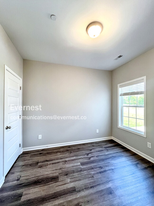 Building Photo - 1409 Pipeline Ave