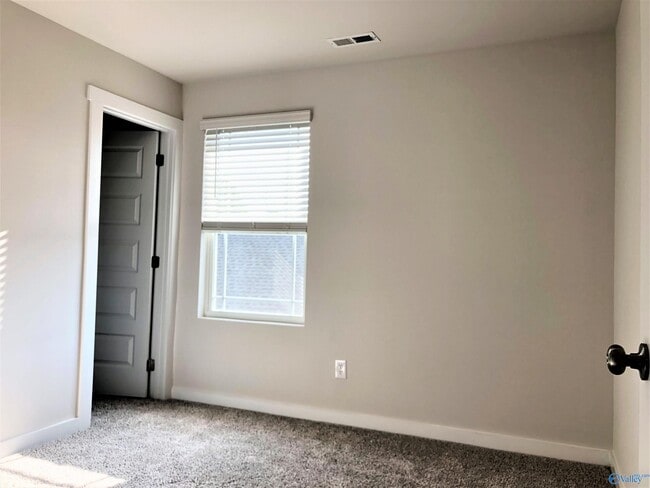 Building Photo - 403 Falls Pointe