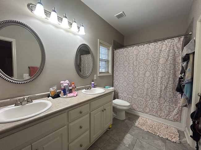 Building Photo - 101 Sweet Briar Trail