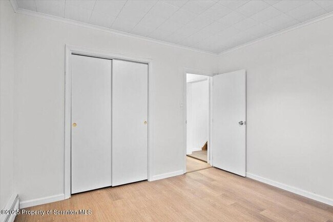 Building Photo - 134 Lampman St