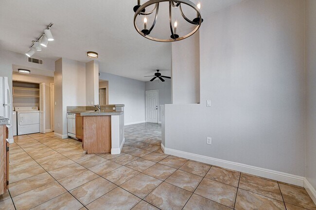 Building Photo - Spacious 2 Bedroom Condo in Gated Community!