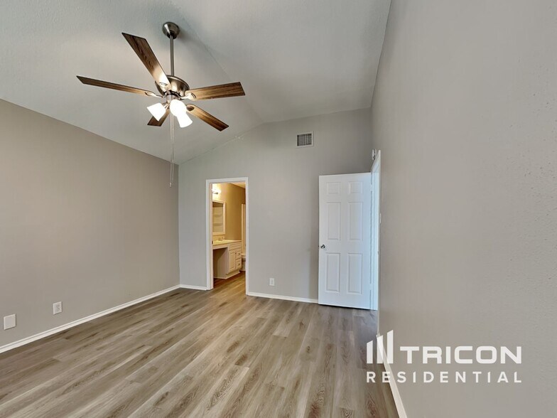Building Photo - 10218 Basin Field Dr
