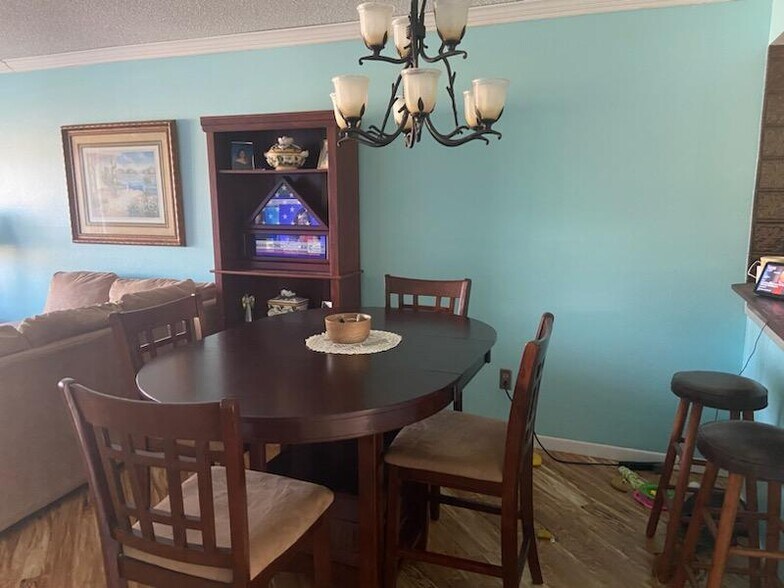 Building Photo - 2135 N Courtenay Pky