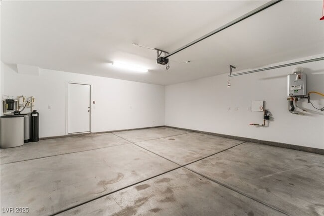 Building Photo - 6156 Foxes Dl St
