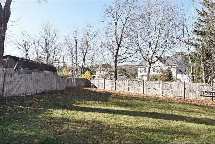 Building Photo - 2 Hollowbrook Plz