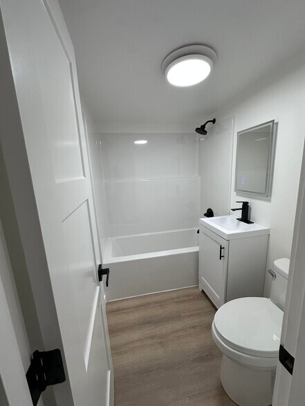 Building Photo - 1747 NE 147th St