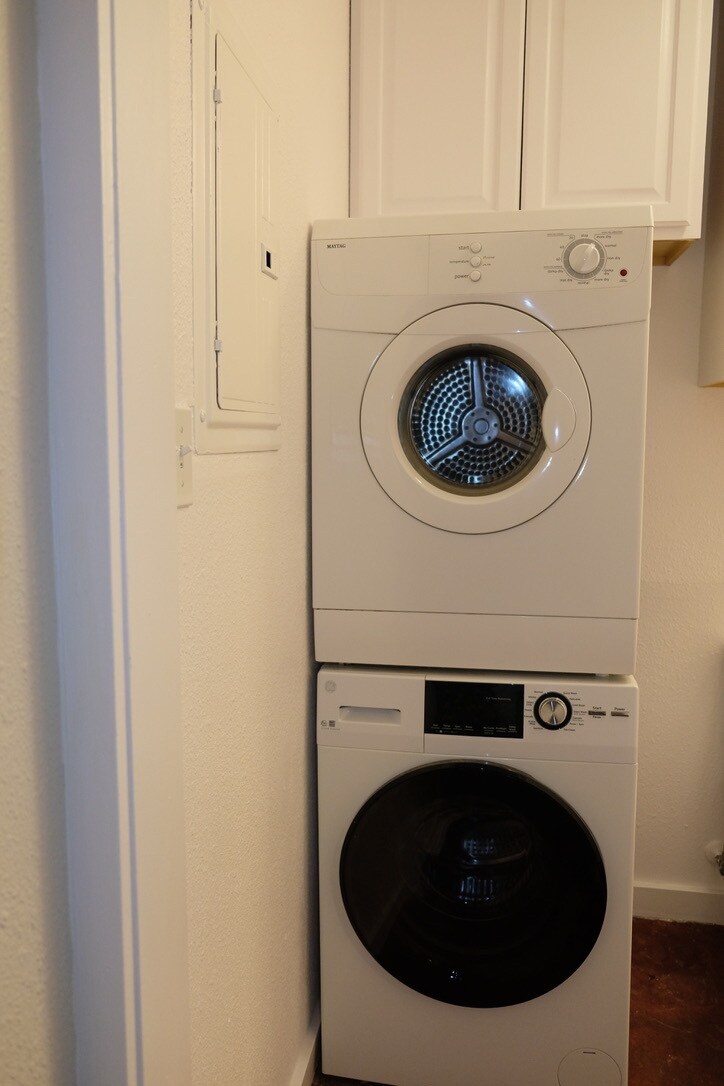 Building Photo - 1811 Alameda Dr