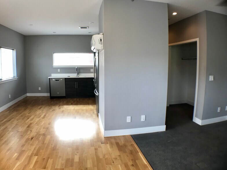 Building Photo - 2803 W 52nd Ave