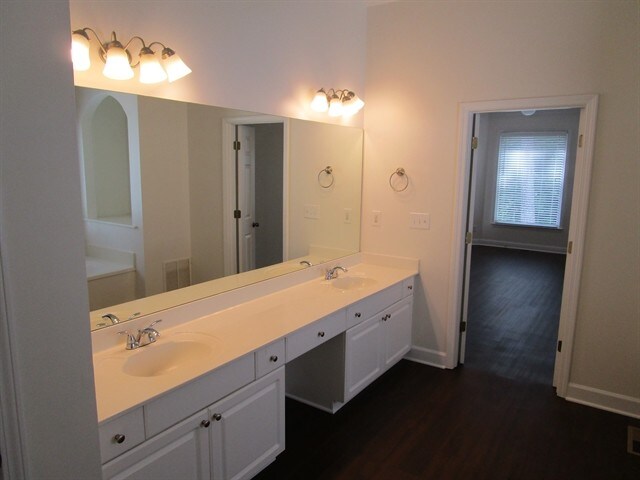 Building Photo - 3188 Creek Trace W