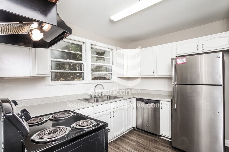 Building Photo - 2225 Lorick Ave