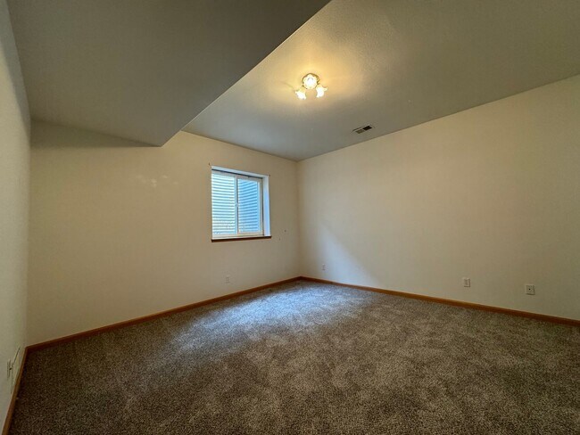 Building Photo - Beautiful Home in W Fort Collins