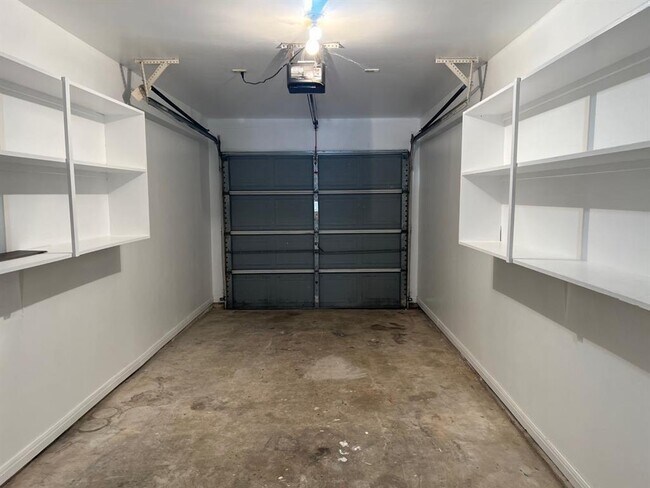 Building Photo - 8003 Catalpa St