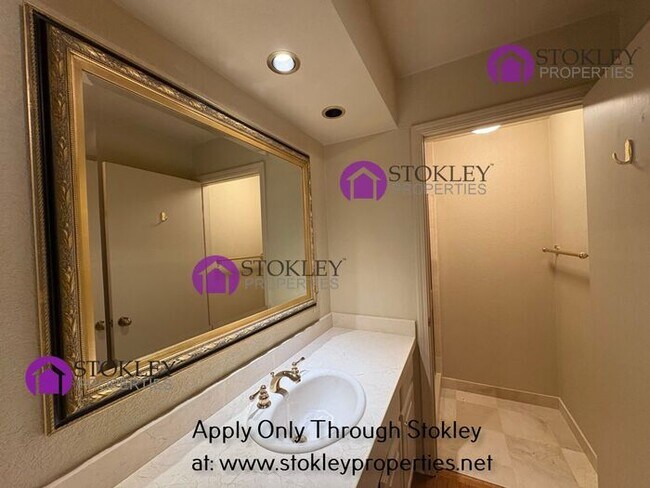 Building Photo - 270 Live Oak Dr