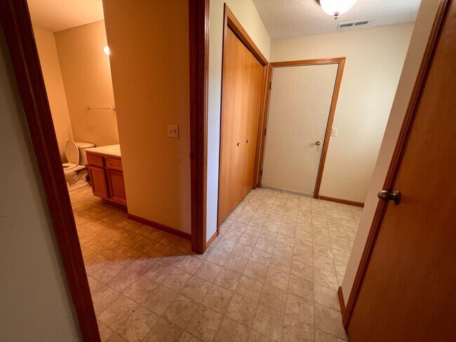 Building Photo - Two Bedroom Town Home