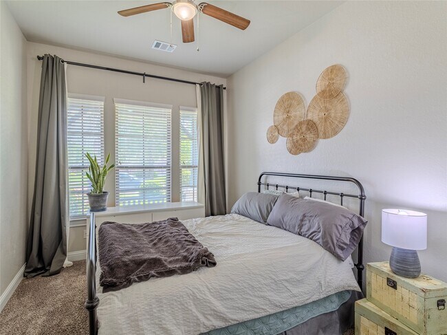Building Photo - 10923 Texas Rose Dr