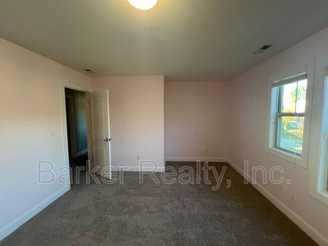 Building Photo - 324 Matilda Pl