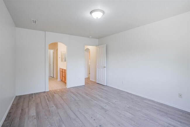 Building Photo - 3 Bedroom, 2 Bath, 2 Car Garage For Rent in Prescott!