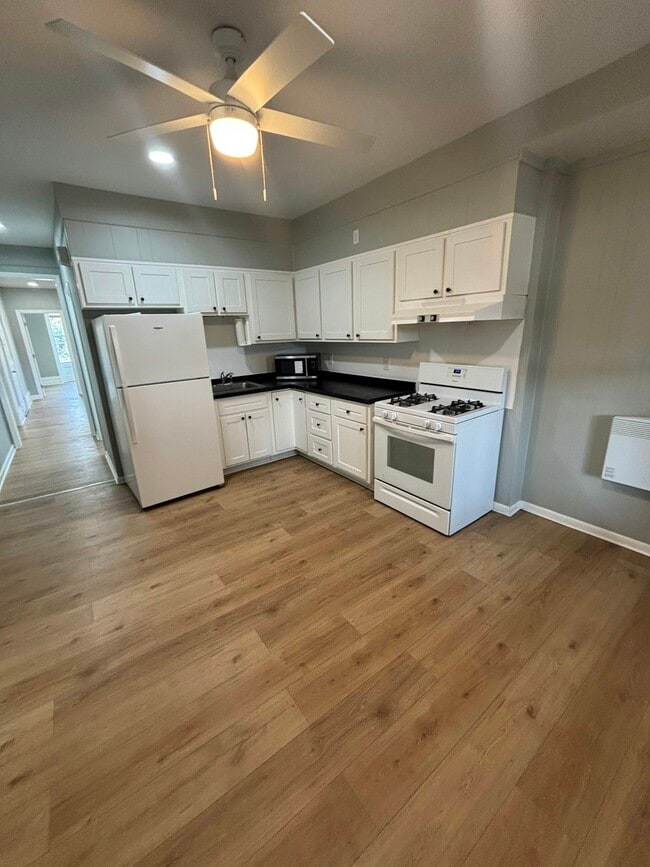 Building Photo - 306 3rd St