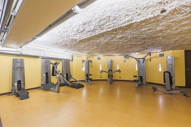 Building Photo - 675 S President St