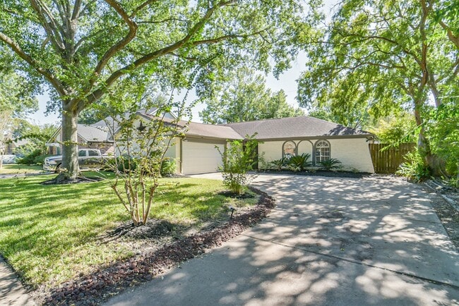 Building Photo - 22203 Fincastle Dr