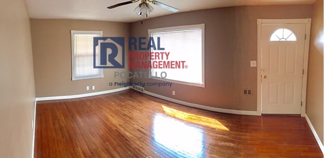 Building Photo - 3 bedroom 2 bath home - Dogs negotiable