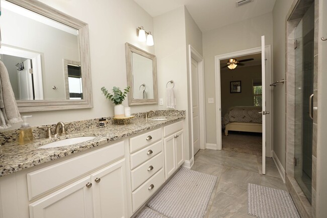 Building Photo - Pool Home in Niceville