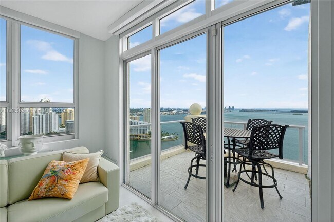 Building Photo - 1155 Brickell Bay Dr